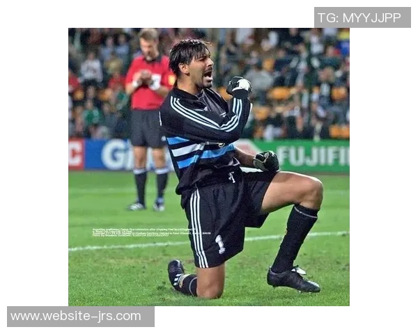 库尔图瓦的辉煌之路：从青涩门将到世界顶级守护神的传奇历程